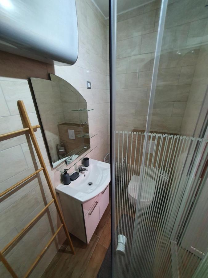 Apartment Zita - Heart Of Rovinj, For 2, Free Parking, 2min Center, 5min Walk